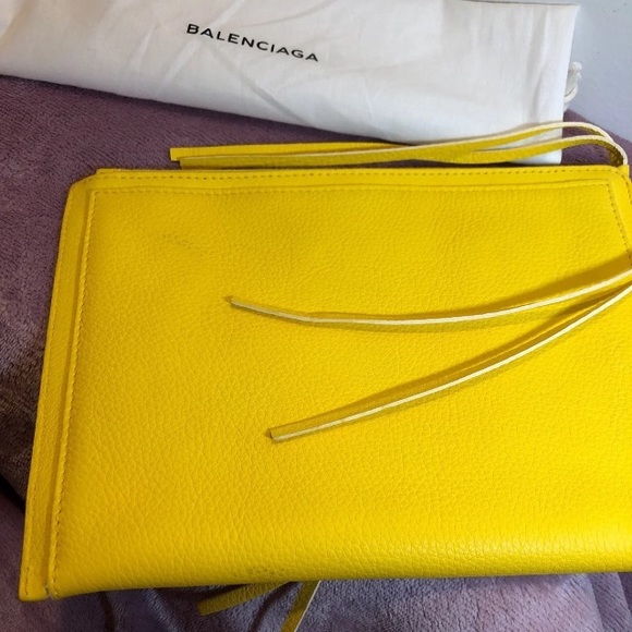 Balenciaga Clutch Yellow in Pebble Leather - Picture 2 of 7